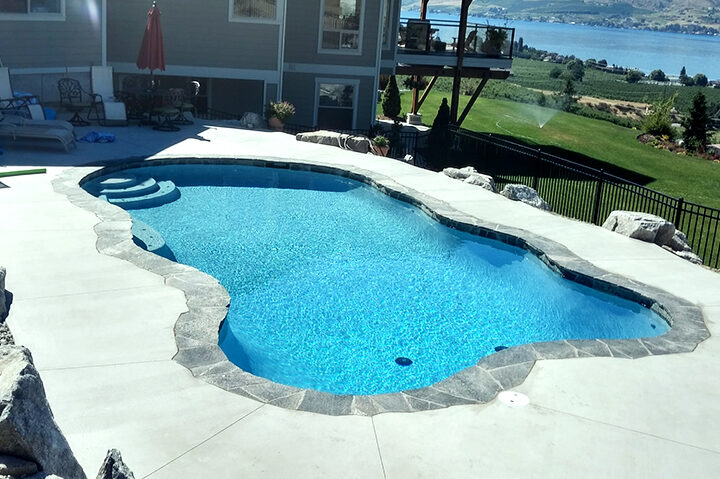Pool with water features